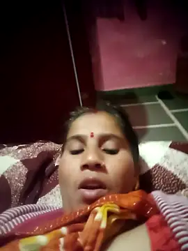 Snapshot of OliveGreen22 chatting on November 12, 9:21 am OliveGreen22 online show from November 12, 9:21 am