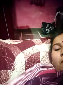 Snapshot of OliveGreen22 chatting on November 24, 12:32 am OliveGreen22 online show from November 24, 12:32 am