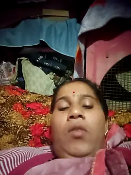 Snapshot of OliveGreen22 chatting on November 25, 1:05 am OliveGreen22 online show from November 25, 1:05 am