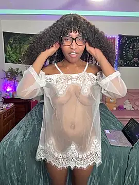 Snapshot of DaisyMynx chatting on December 3, 3:58 am DaisyMynx online show from December 3, 3:58 am