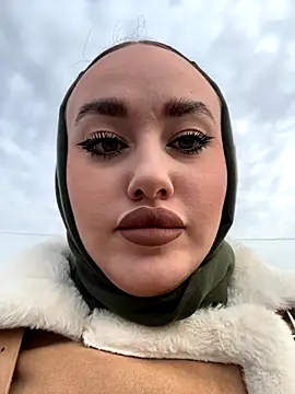 Snapshot of KiraSunshine chatting on October 27, 3:43 am KiraSunshine online show from October 27, 3:43 am