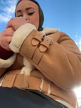 Snapshot of KiraSunshine chatting on November 3, 3:41 am KiraSunshine online show from November 3, 3:41 am