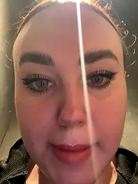 Snapshot of KiraSunshine chatting on November 14, 3:27 am KiraSunshine online show from November 14, 3:27 am