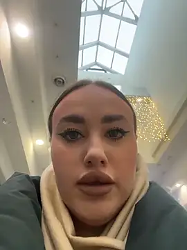 Snapshot of KiraSunshine chatting on November 24, 4:01 am KiraSunshine online show from November 24, 4:01 am