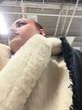 Snapshot of KiraSunshine chatting on November 27, 4:14 am KiraSunshine online show from November 27, 4:14 am