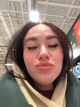 Snapshot of KiraSunshine chatting on November 28, 4:15 am KiraSunshine online show from November 28, 4:15 am