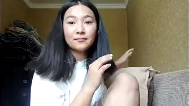 Snapshot of LinneaHyles chatting on October 27, 6:06 am LinneaHyles online show from October 27, 6:06 am