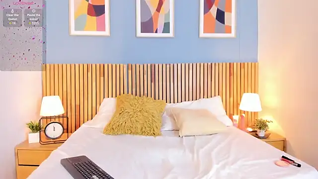 AuroraPinkk online show from January 7, 9:17 pm