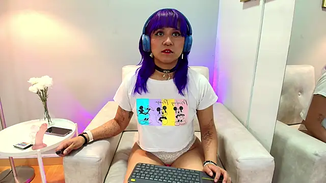 Snapshot of LuanEter chatting on November 23, 1:00 pm LuanEter online show from November 23, 1:00 pm