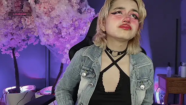 Snapshot of Navier__ chatting on October 24, 9:00 pm Navier online show from October 24, 9:00 pm