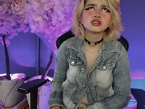 Snapshot of Navier__ chatting on October 25, 2:13 pm Navier online show from October 25, 2:13 pm