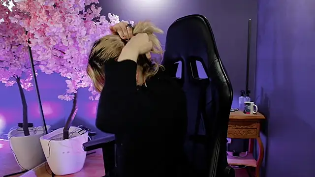 Snapshot of Navier__ chatting on November 5, 2:50 pm Navier online show from November 5, 2:50 pm