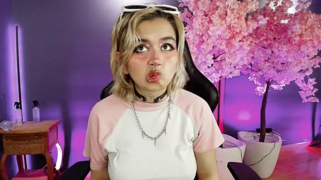 Snapshot of Navier__ chatting on November 6, 7:48 pm Navier online show from November 6, 7:48 pm