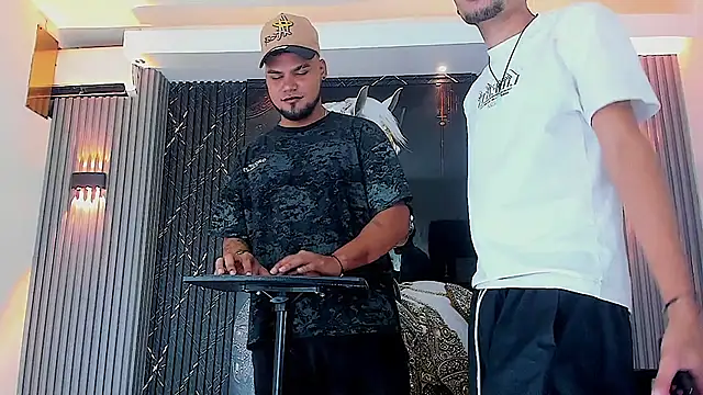 Snapshot of handsome_boys22 chatting on October 27, 12:20 pm handsome boys22 online show from October 27, 12:20 pm