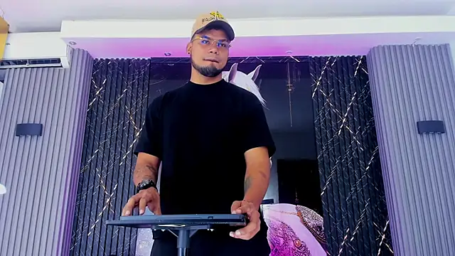 Snapshot of handsome_boys22 chatting on November 20, 12:38 pm handsome boys22 online show from November 20, 12:38 pm