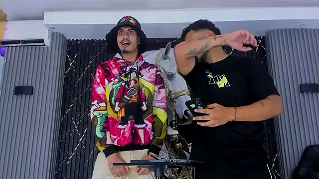 Snapshot of handsome_boys22 chatting on December 15, 4:22 pm handsome boys22 online show from December 15, 4:22 pm