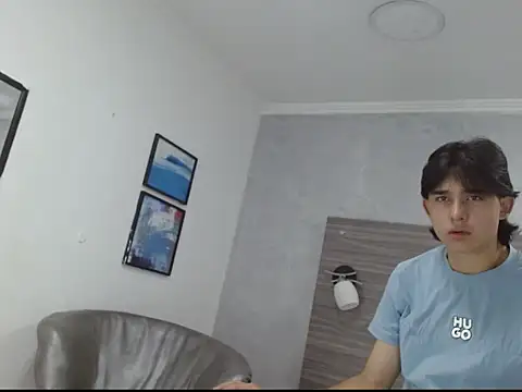 Snapshot of Tom_0001 chatting on October 26, 8:04 pm Tom 0001 online show from October 26, 8:04 pm