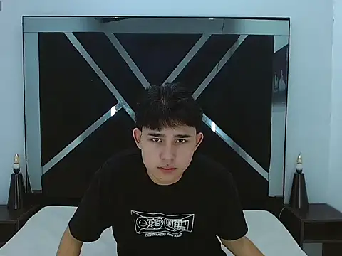 Snapshot of Tom_0001 chatting on December 16, 12:54 pm Tom 0001 online show from December 16, 12:54 pm