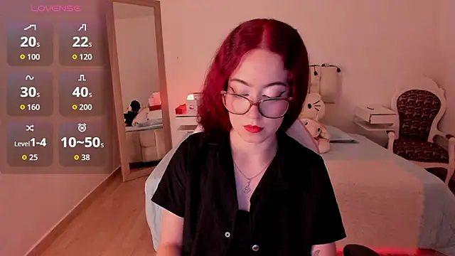 Snapshot of Amaraa_couper1 chatting on December 3, 3:36 am Amaraa couper1 online show from December 3, 3:36 am