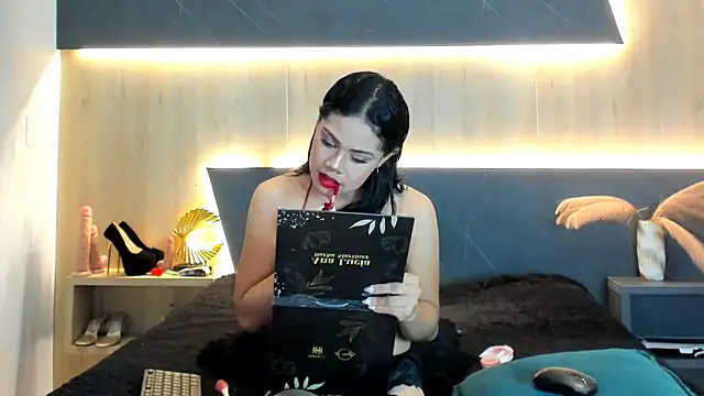 LorenaVarga online show from April 23, 7:27 pm