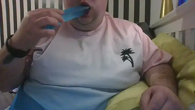 Snapshot of Tommybottoms chatting on October 18, 12:57 am Tommybottoms online show from October 18, 12:57 am