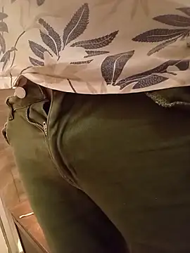 Snapshot of Belgianslut chatting on December 14, 1:55 am Belgianslut online show from December 14, 1:55 am