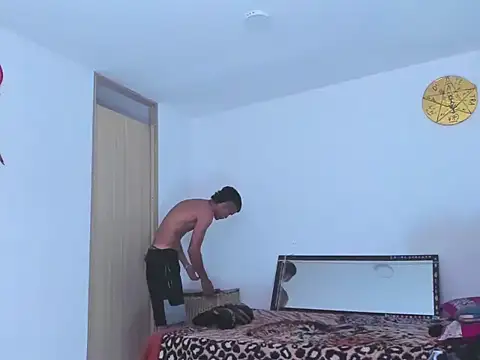 Snapshot of Lian-sex chatting on October 31, 6:53 pm Lian-sex online show from October 31, 6:53 pm