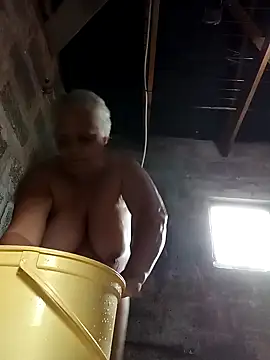 Snapshot of juicyboode chatting on October 26, 2:23 pm juicyboode online show from October 26, 2:23 pm