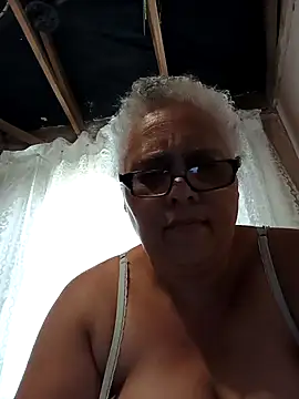 Snapshot of juicyboode chatting on November 5, 11:43 am juicyboode online show from November 5, 11:43 am