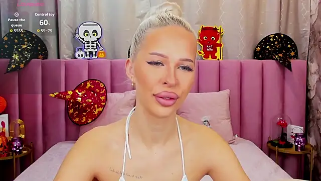 Snapshot of KailaCrystall chatting on November 1, 1:51 am KailaCrystall online show from November 1, 1:51 am