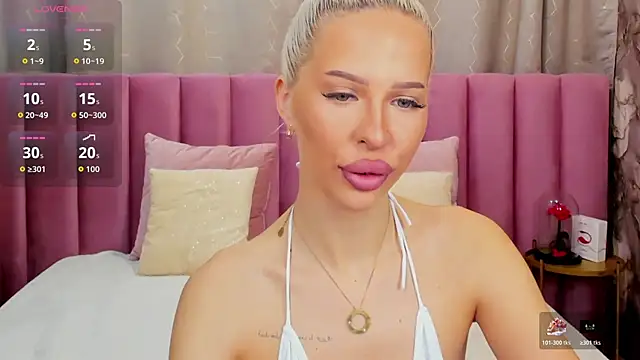 Snapshot of KailaCrystall chatting on November 6, 1:50 am KailaCrystall online show from November 6, 1:50 am