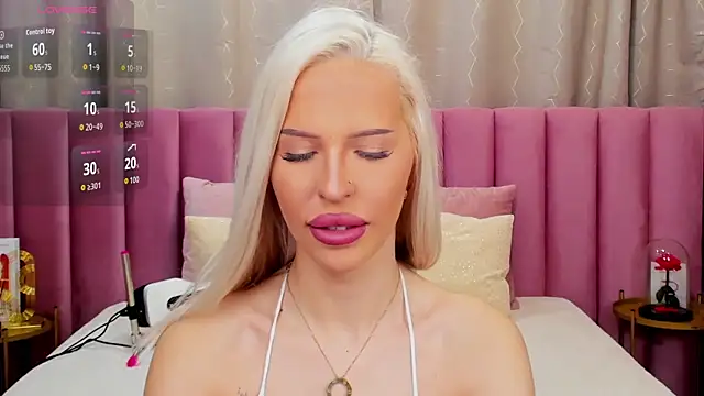 Snapshot of KailaCrystall chatting on December 2, 1:33 am KailaCrystall online show from December 2, 1:33 am