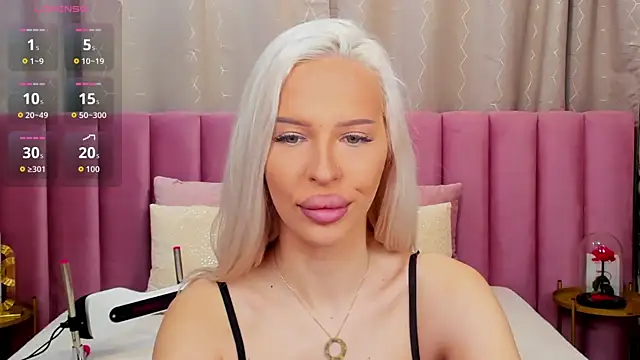 Snapshot of KailaCrystall chatting on December 3, 1:46 am KailaCrystall online show from December 3, 1:46 am