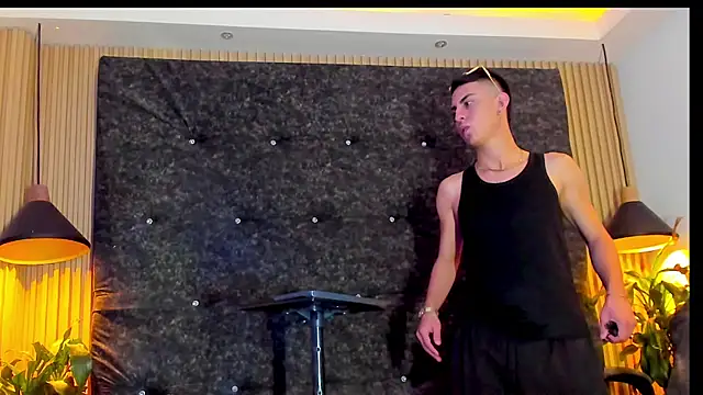 the fenix boy online show from October 30, 9:04 pm