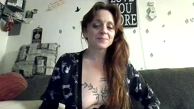 Snapshot of LoveLibz169 chatting on October 27, 3:54 am LoveLibz169 online show from October 27, 3:54 am