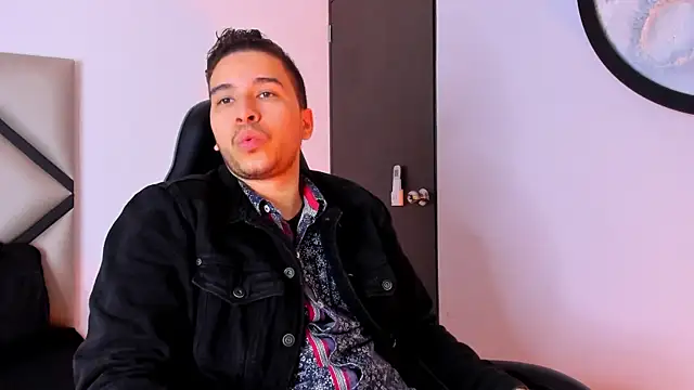 Snapshot of mike_257 chatting on October 22, 12:05 pm mike 257 online show from October 22, 12:05 pm