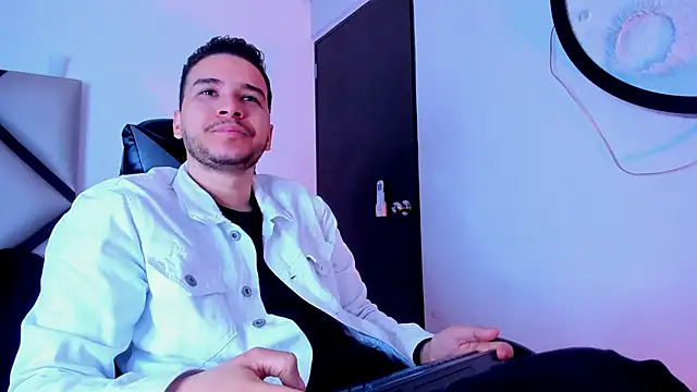 Snapshot of mike_257 chatting on November 4, 11:53 am mike 257 online show from November 4, 11:53 am