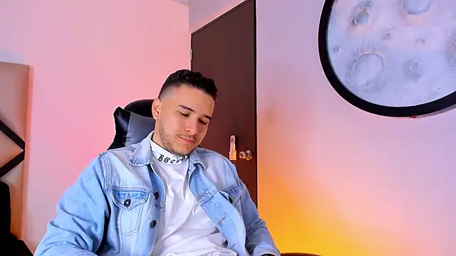 Snapshot of mike_257 chatting on November 15, 11:40 am mike 257 online show from November 15, 11:40 am