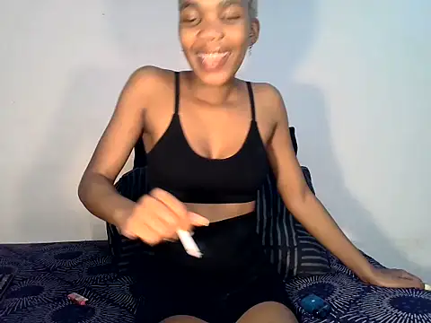 Snapshot of MinnieBee101 chatting on October 23, 1:27 am MinnieBee101 online show from October 23, 1:27 am