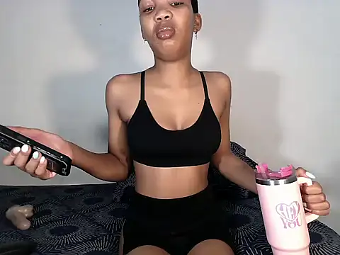 Snapshot of MinnieBee101 chatting on November 23, 10:37 am MinnieBee101 online show from November 23, 10:37 am