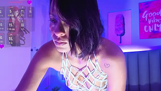 Aria Russo online show from April 4, 1:30 pm