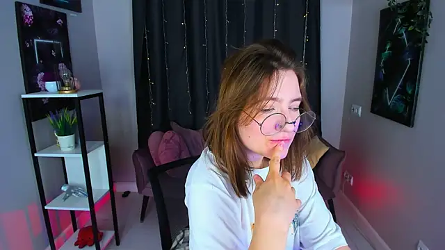 Snapshot of fairy_tara chatting on October 22, 6:35 am fairy tara online show from October 22, 6:35 am