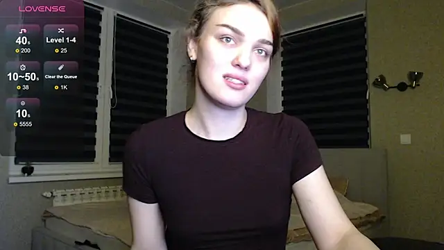 Snapshot of EmiliaRhodes chatting on October 19, 10:54 pm EmiliaRhodes online show from October 19, 10:54 pm