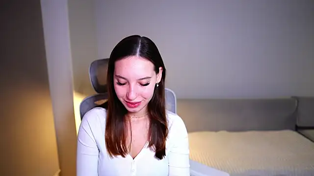 Snapshot of WhyEmmyCry chatting on December 3, 5:59 am WhyEmmyCry online show from December 3, 5:59 am