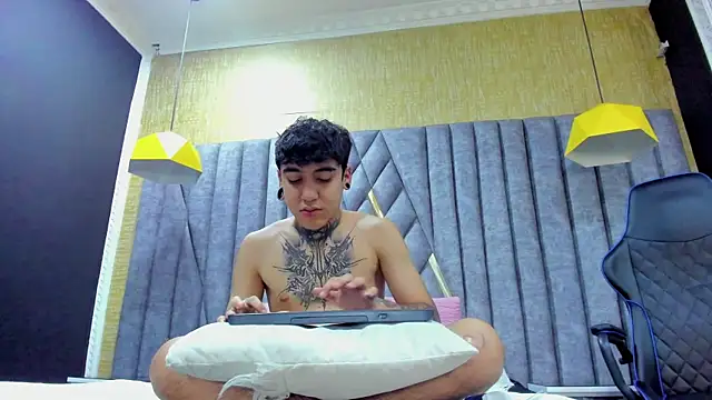 SantiOlsen online show from November 13, 12:15 pm