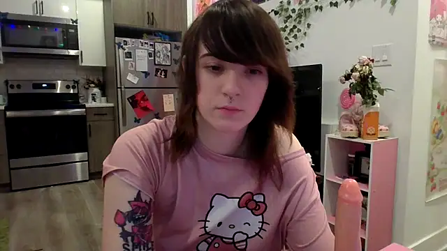 Snapshot of Trickylucy555 chatting on October 19, 6:36 am Trickylucy555 online show from October 19, 6:36 am