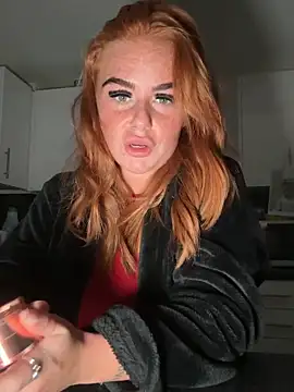 Snapshot of Ellieskyyee1 chatting on November 9, 10:30 pm Ellieskyyee1 online show from November 9, 10:30 pm