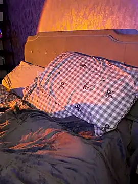 Ellieskyyee1 online show from March 6, 9:22 pm