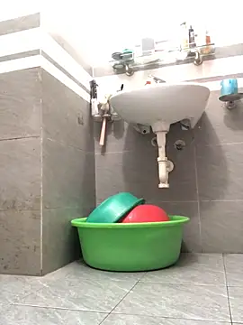 HinayLa online show from April 6, 11:05 pm