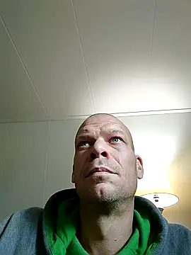 Kinky Play1 online show from October 19, 7:20 am